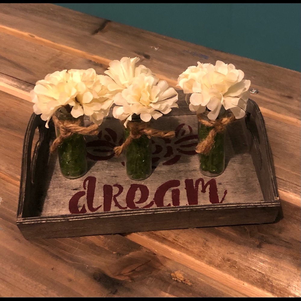 Small rustic tray with mini vases